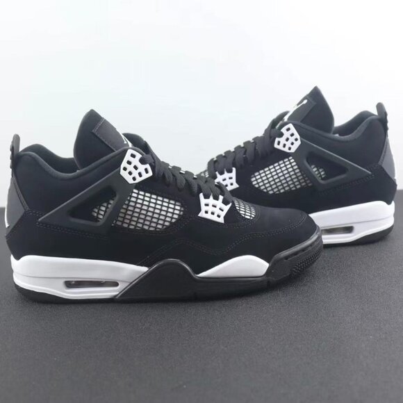 AJ4 Black and White - Picture 1 of 5